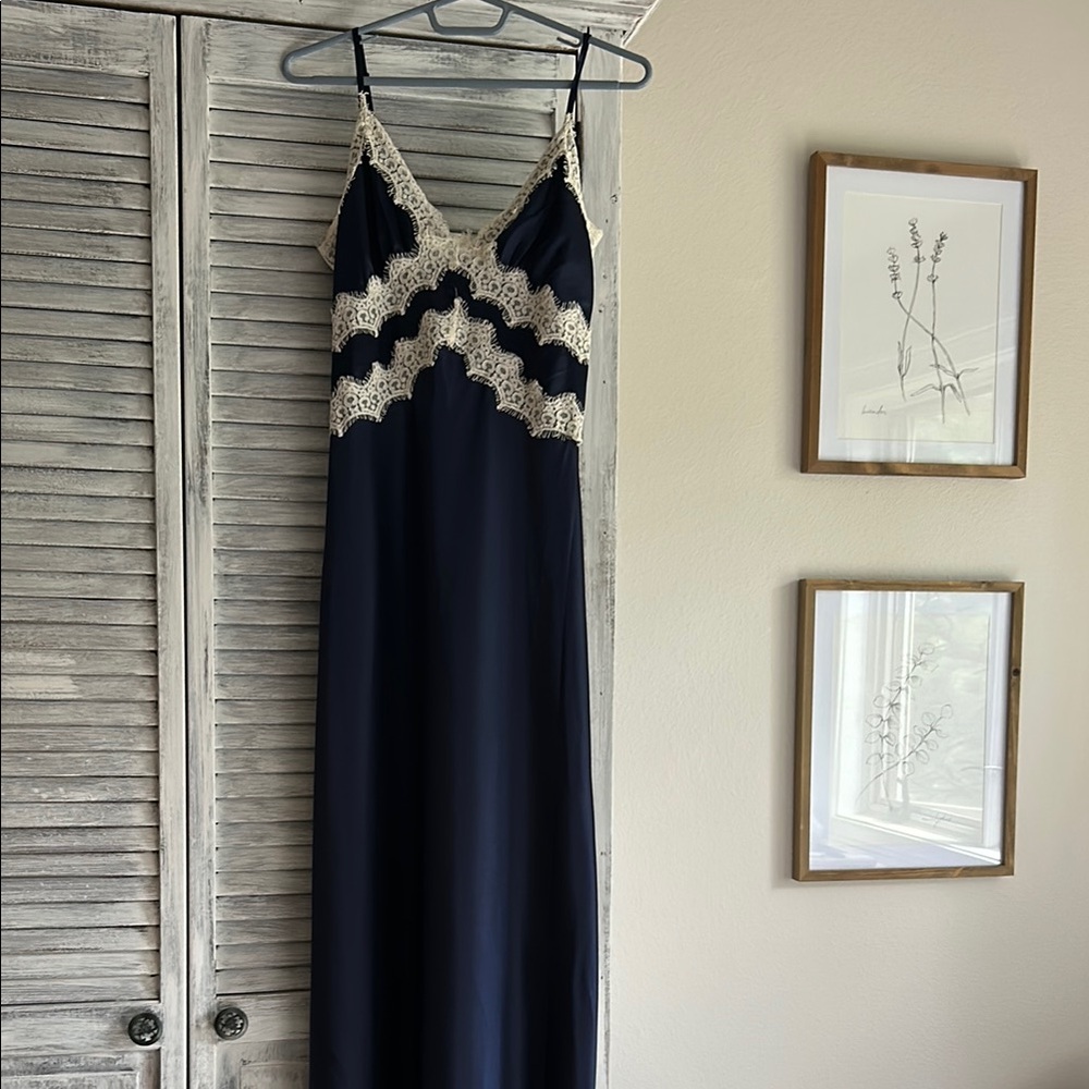 Elegant Navy and Cream Maxi Dress